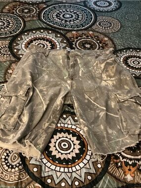 Men's Washed Beige Cargo Shorts with Frayed Hem